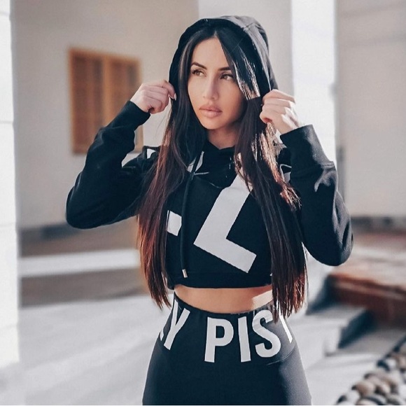 NEW🌟Elly Pistol Black Hoodie - Picture 4 of 9